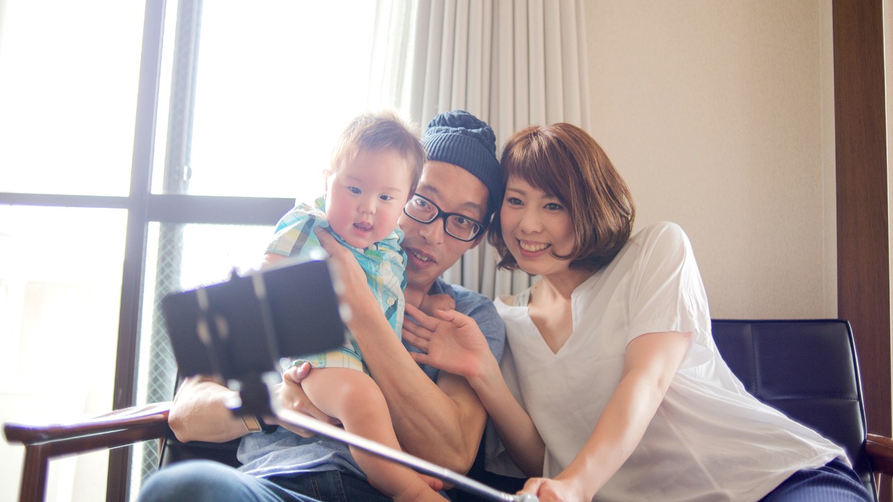 A family is taking a photo; image used for HSBC Malaysia Accounts