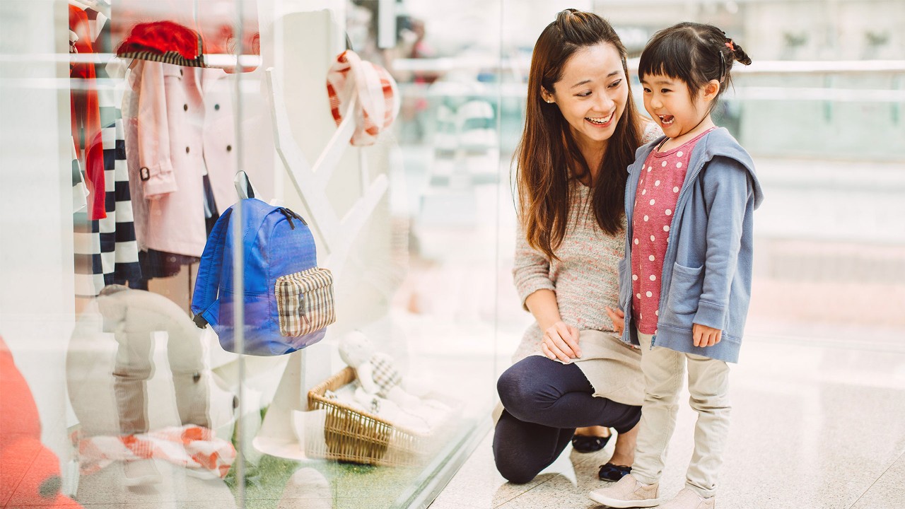 Little girl shopping with her mother; image used for HSBC Amanah Other Credit Cards page.