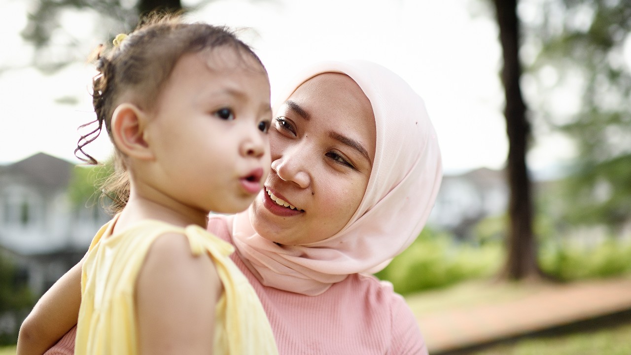 A mom is looking at her daughter happily; image used on HSBC Malaysia Premier Travel Credit Card page. 