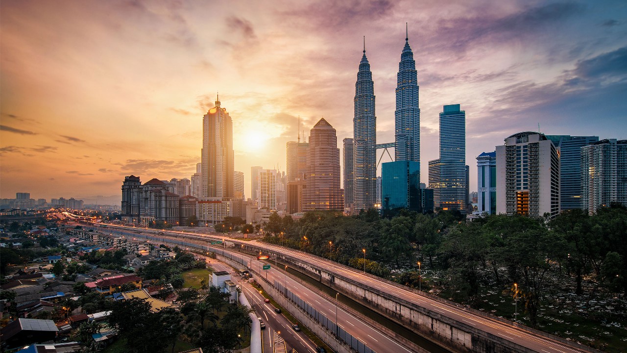 Bukit Bintang Kuala Lumpur with the Petronas Twin Towers. Image used for HSBC Malaysia Wealth Solutions page.